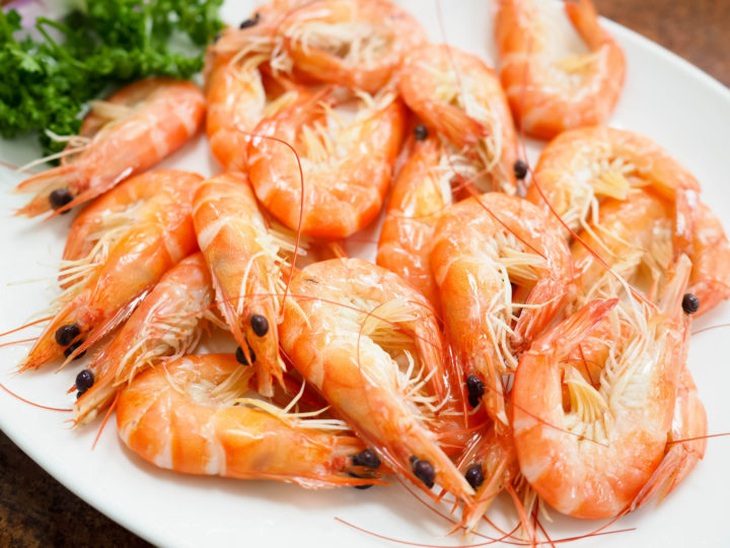 Điều gì xảy ra khi ta ăn quá nhiều tôm? - Ảnh 1.